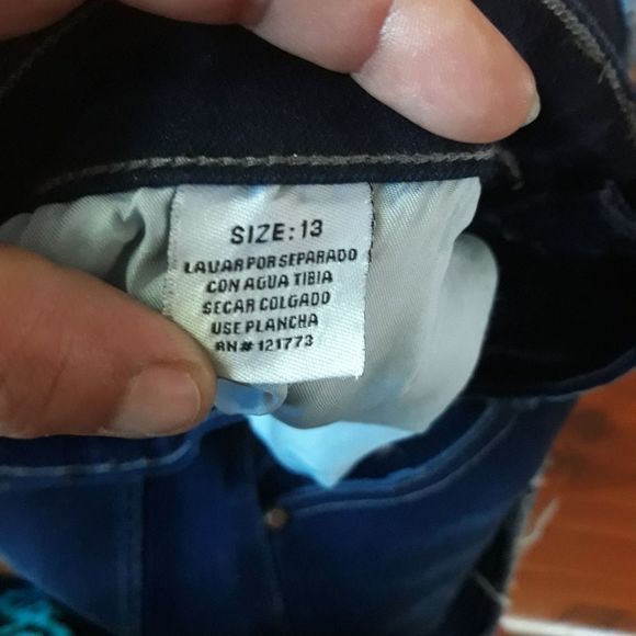 New without tags jean skirt with raw hem - Picture 3 of 4